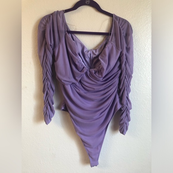 FASHION NOVA RUCHED SLEEVE LONG SLEEVE SNAP CROUCH BODYSUIT - Picture 2 of 10